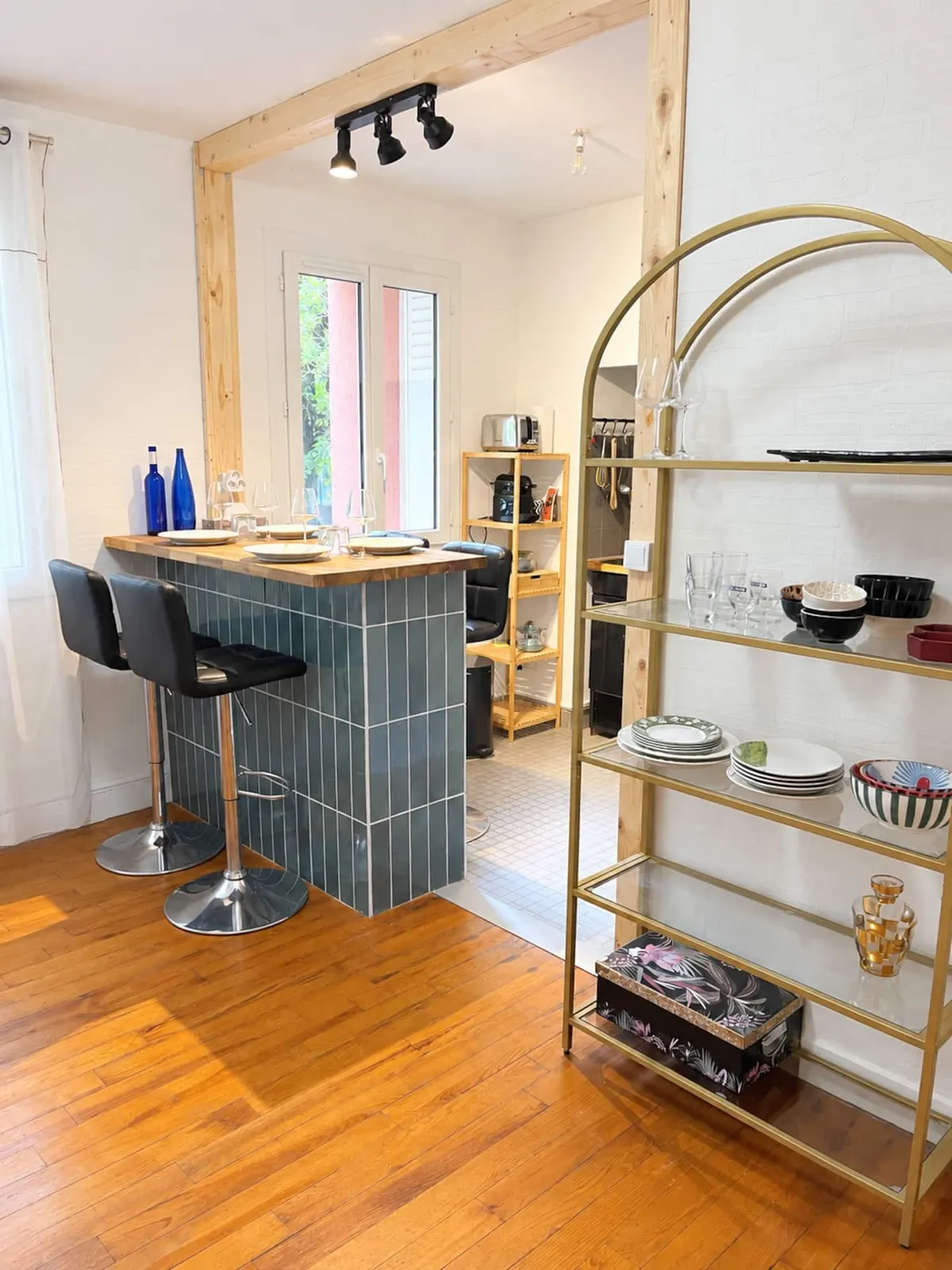 Le coin bar et la cuisine