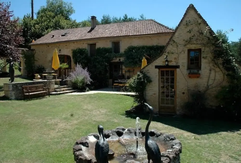 La façade et le jardin