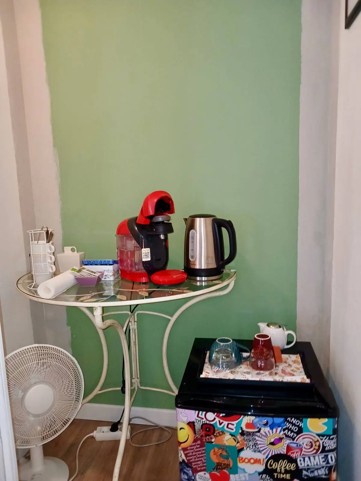 Chambre 2, coin café