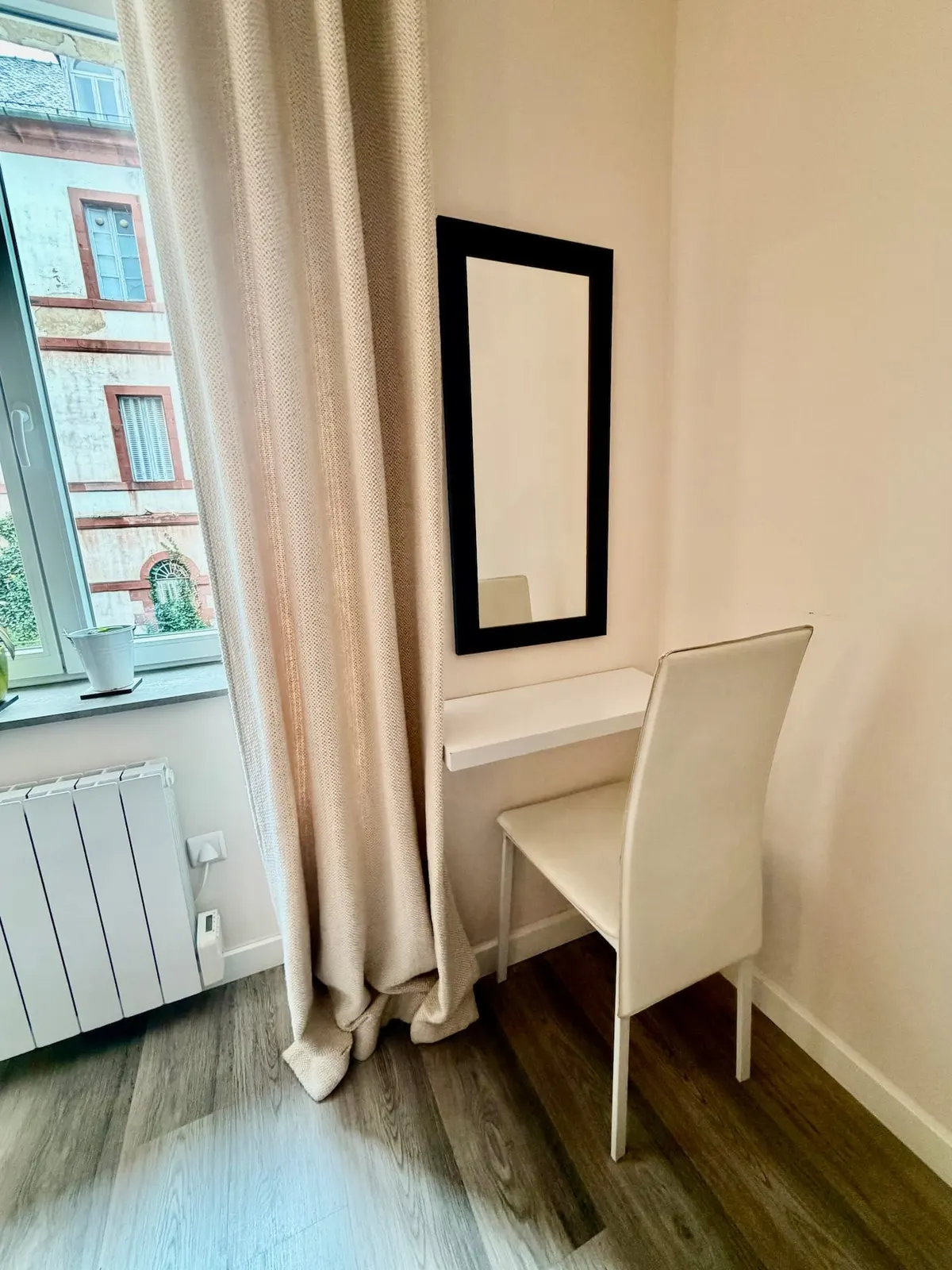 Chambre 1, coin bureau